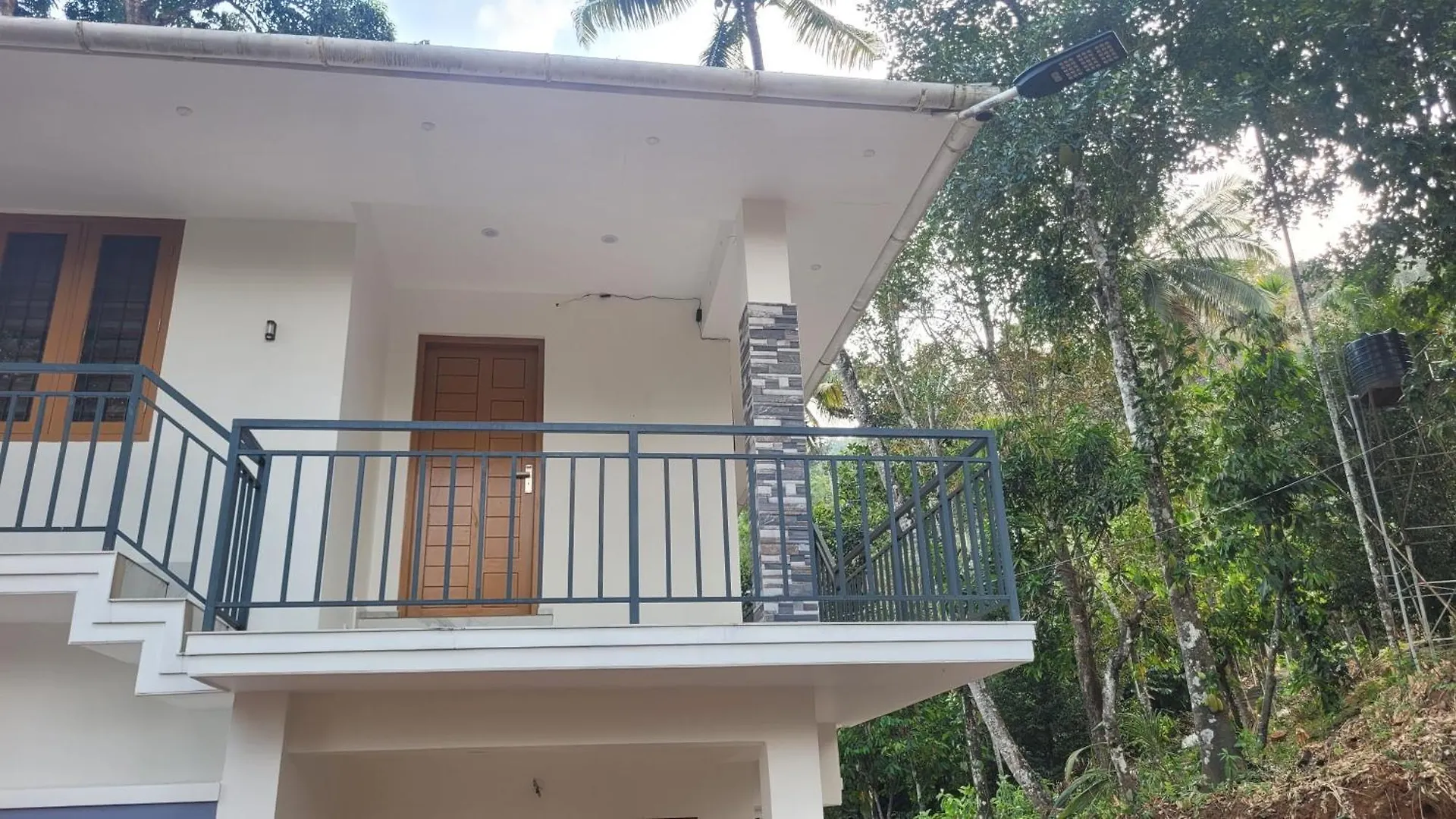 Newcastle Holidays & Resorts - Entire Property - 5 Bedrooms Kitchen Dining - Pool Coming Soon Kumudi