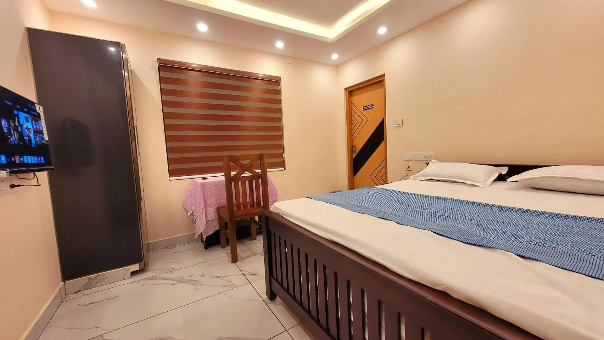 Newcastle Holidays & Resorts - Entire Property - 5 Bedrooms Kitchen Dining - Pool Coming Soon Kumudi