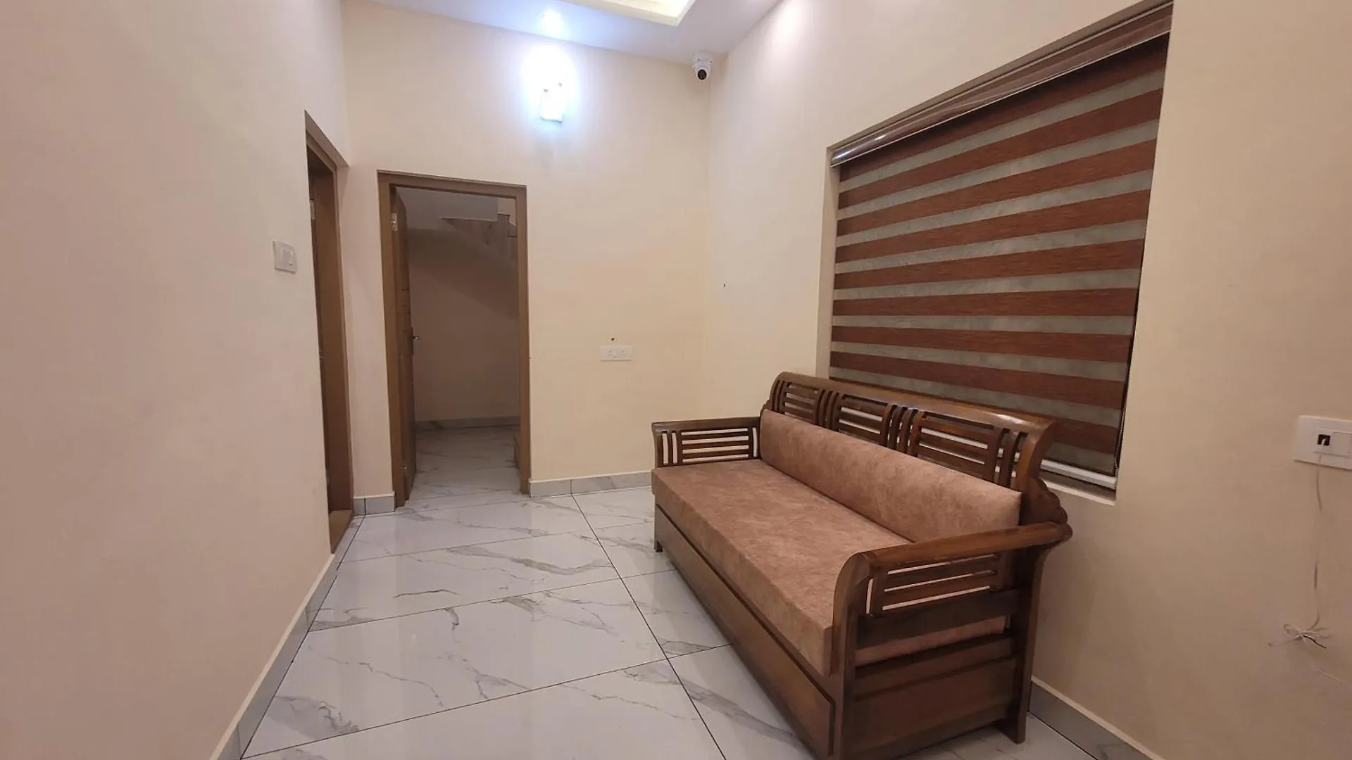 Newcastle Holidays & Resorts - Entire Property - 5 Bedrooms Kitchen Dining - Pool Coming Soon Kumudi