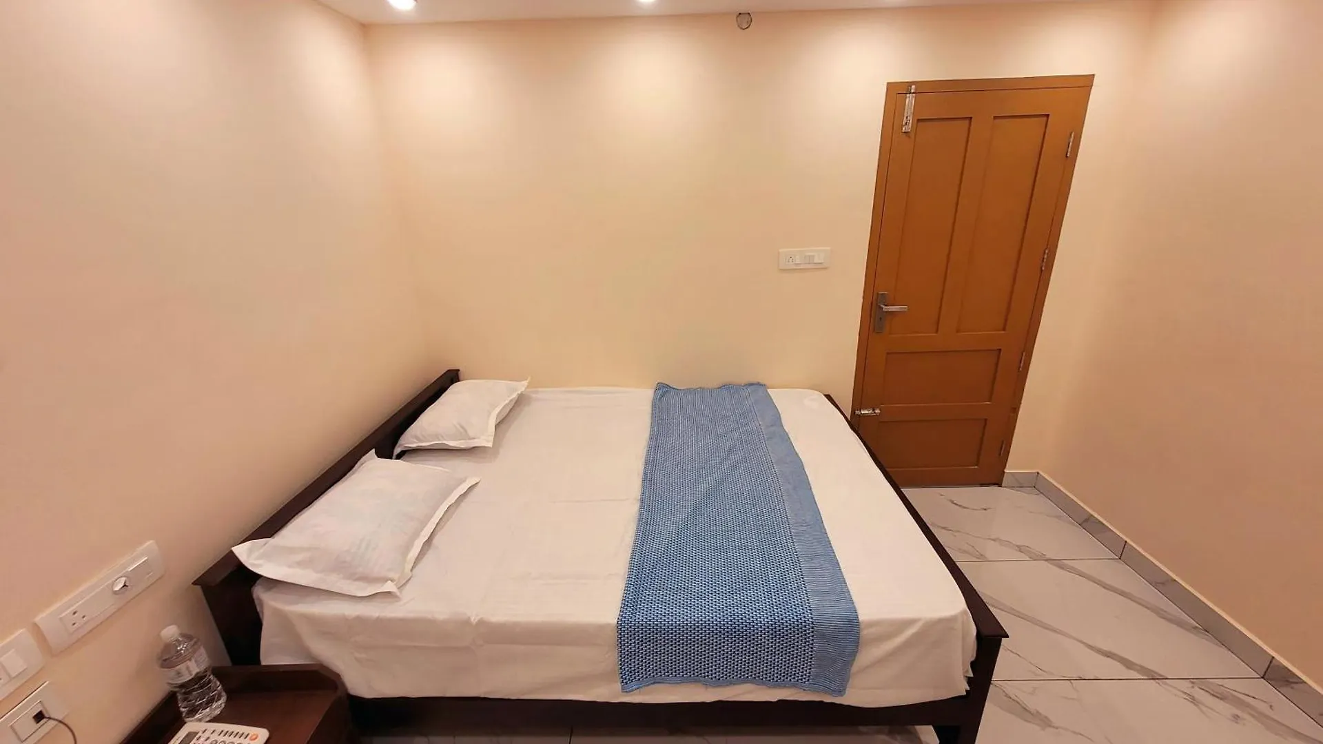 Newcastle Holidays & Resorts - Entire Property - 5 Bedrooms Kitchen Dining - Pool Coming Soon Kumudi 0*,