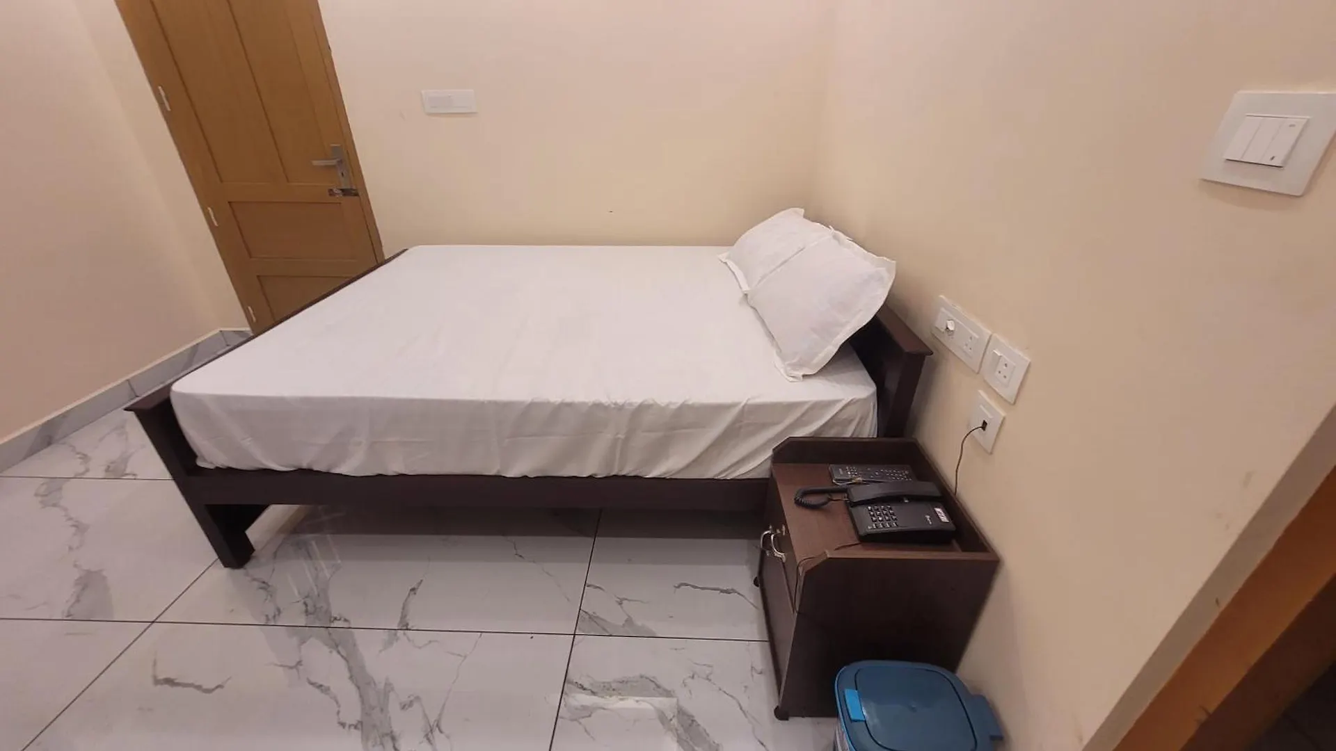 Newcastle Holidays & Resorts - Entire Property - 5 Bedrooms Kitchen Dining - Pool Coming Soon Kumudi Индия