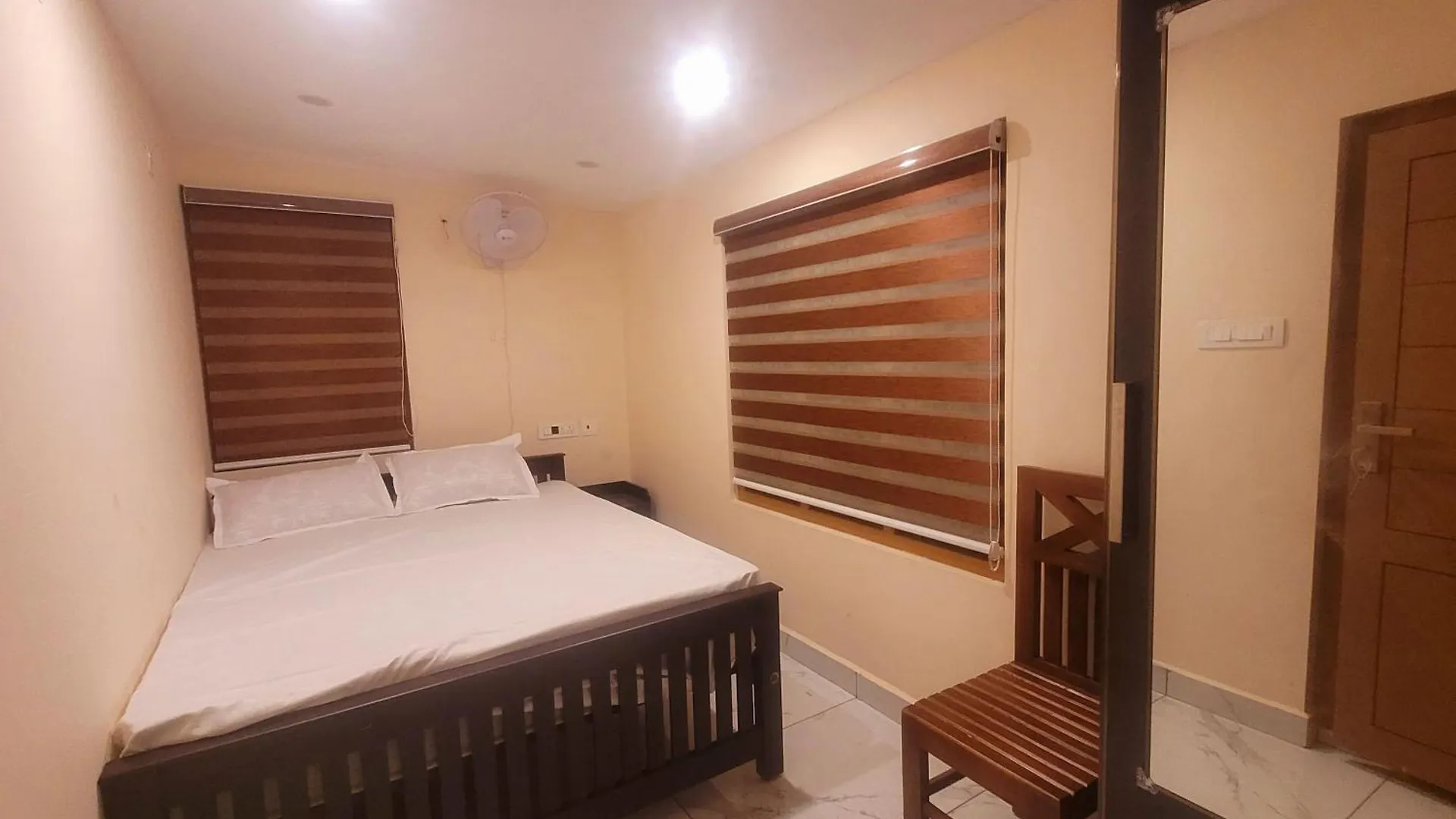 Newcastle Holidays & Resorts - Entire Property - 5 Bedrooms Kitchen Dining - Pool Coming Soon Kumudi 0*,