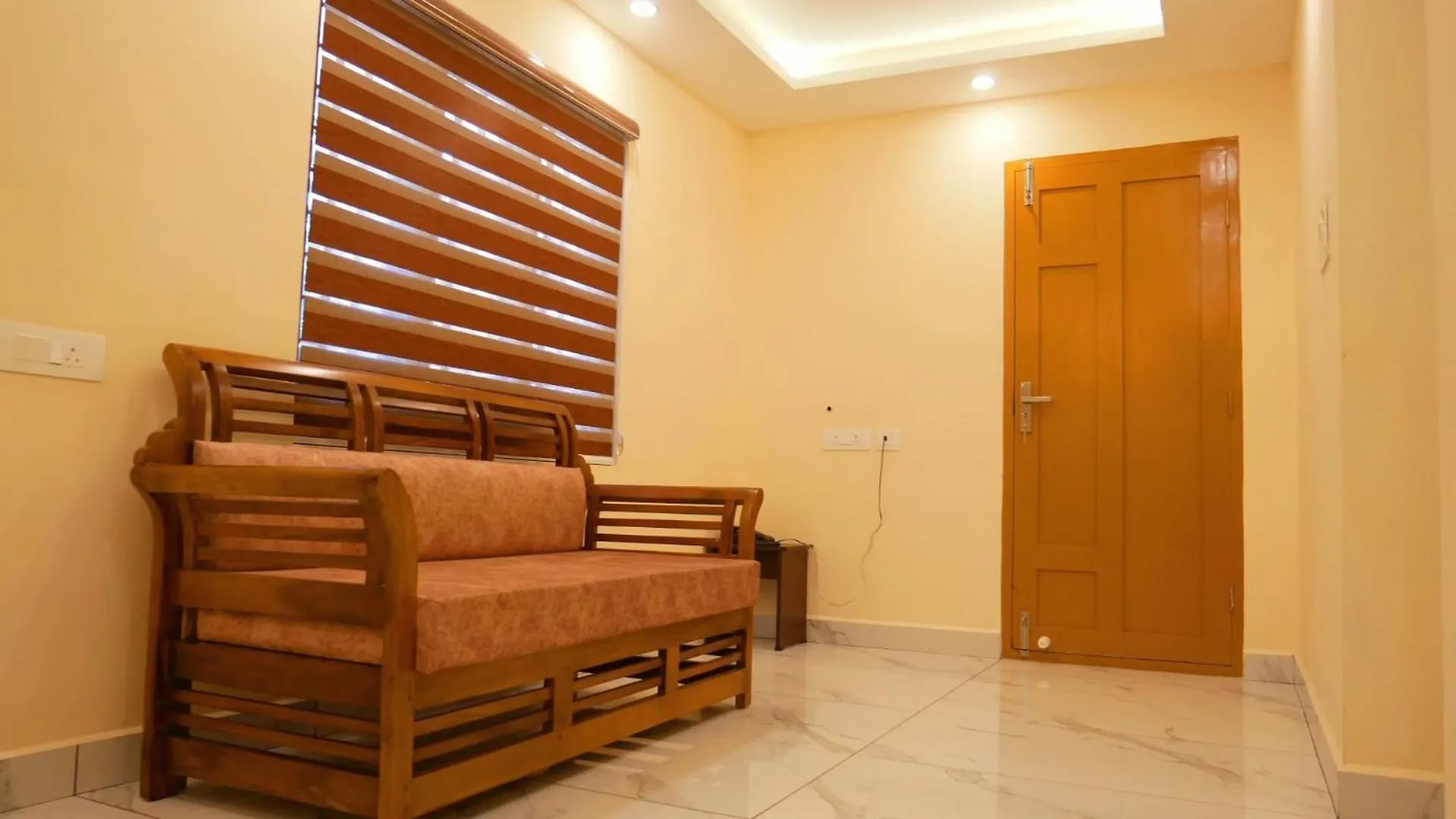 Vila Newcastle Holidays & Resorts - Entire Property - 5 Bedrooms Kitchen Dining - Pool Coming Soon Kumudi Indie
